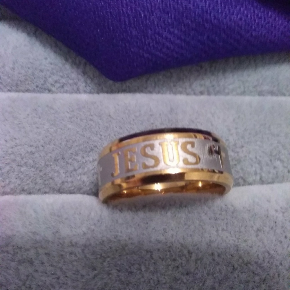 Ring gold plated Jesus ring various sizes.